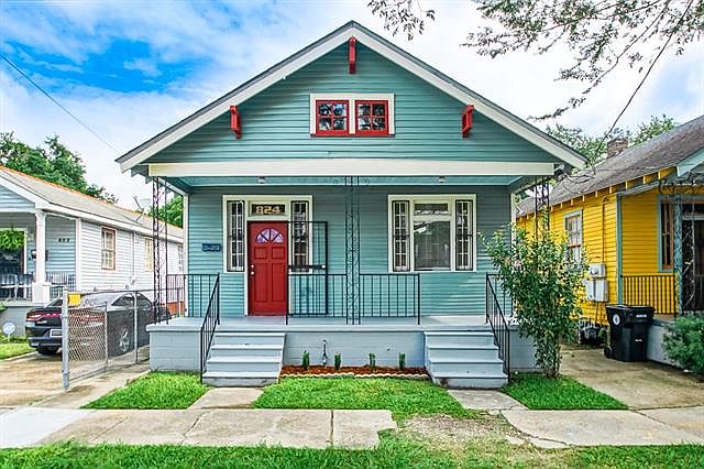 1st image of 824 Newton St