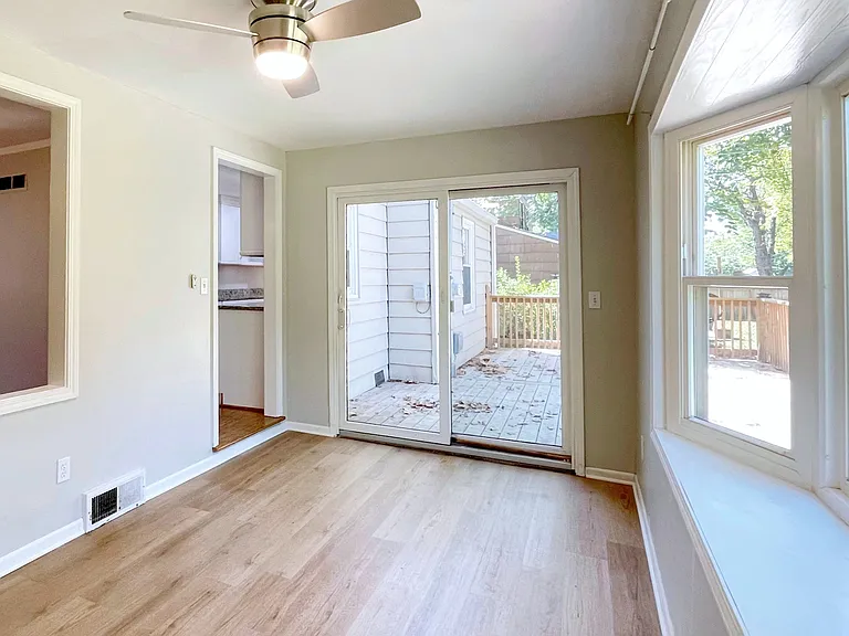 7318 Rosewood St — Photo 16