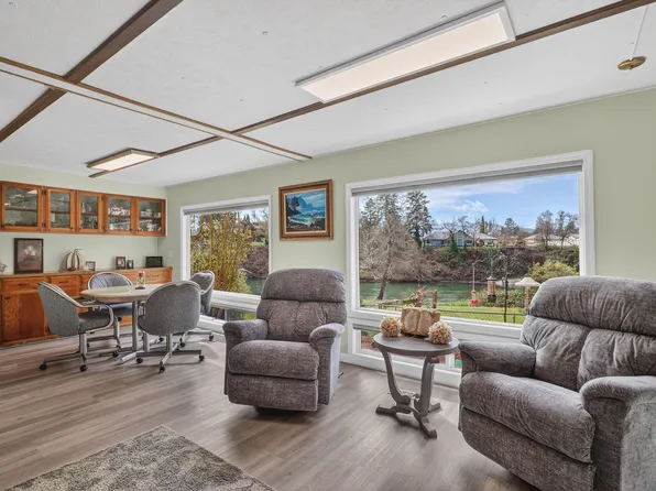 608 Woodlawn Cir, Grants Pass, OR 97526