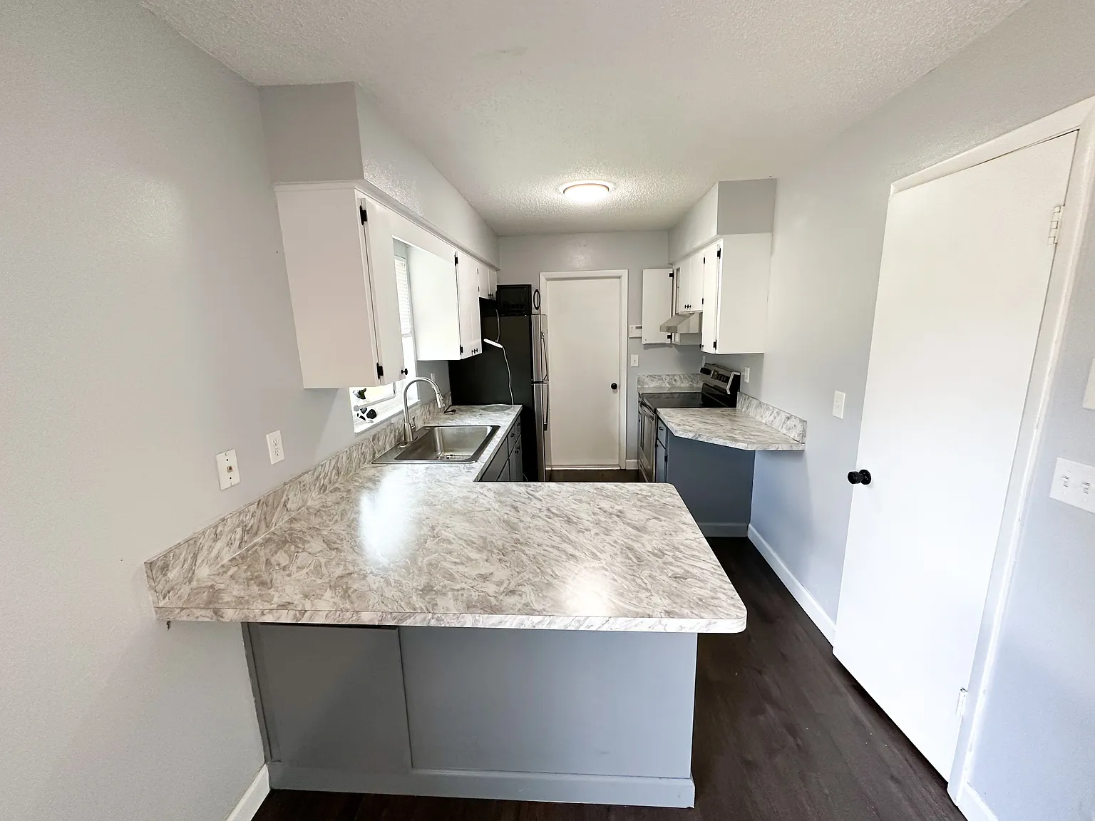 2 bed, 2.0 bath, 1105 sqft, $1,700 — Photo 3