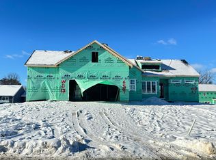 659 Waterford Village Dr NW, Grand Rapids, MI 49534