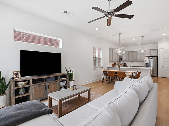 3rd image of 2817 Stanley Ave #1