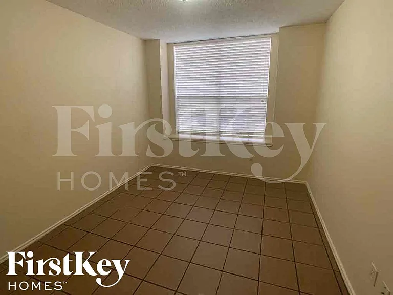18614 Seaton Dr — Photo 18