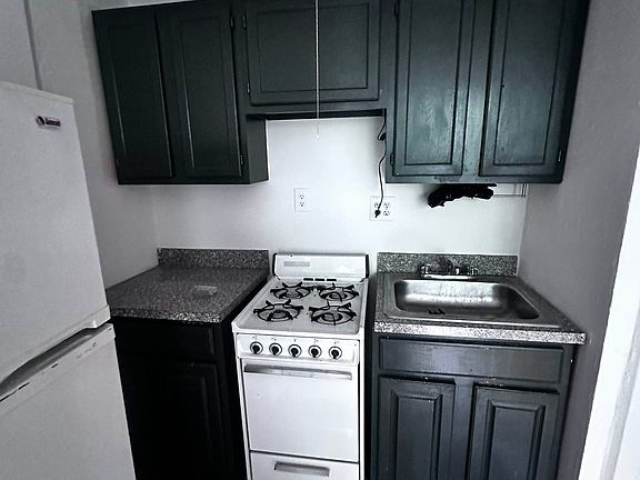 3rd image of 30 Columbia Pl #26