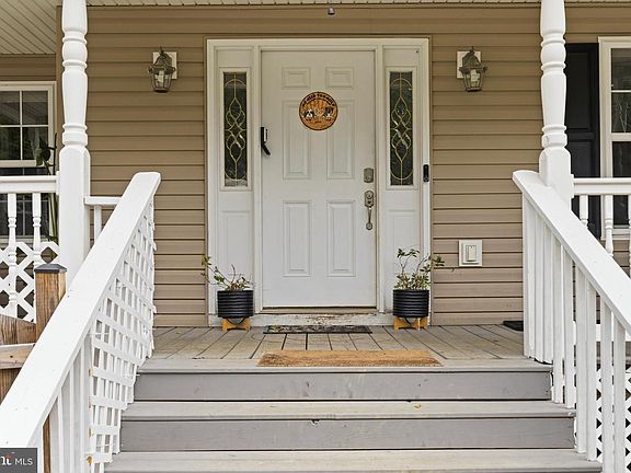 3rd image of 900 Enfield Dr