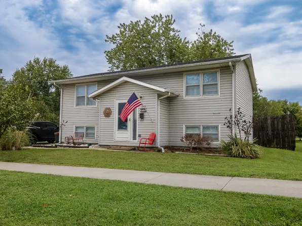 516 W 6th St, Cameron, MO 64429