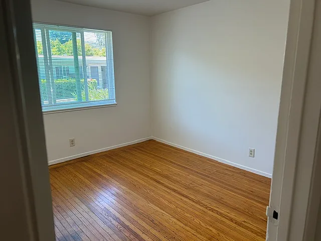 23 Redwood Ave — Photo 7