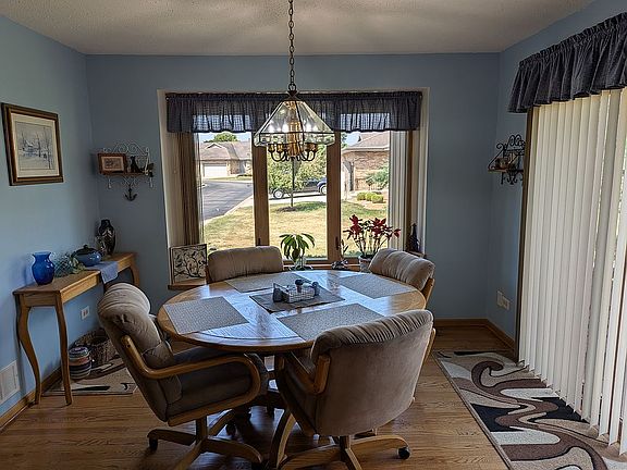 4th image of 1684 Foxwood Dr