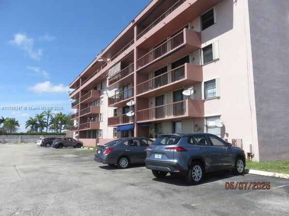 7040 SW 24th St #104, Miami, FL 33155