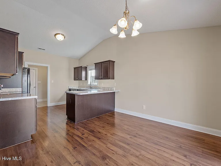 320 Aquamarine Cir — Photo 6