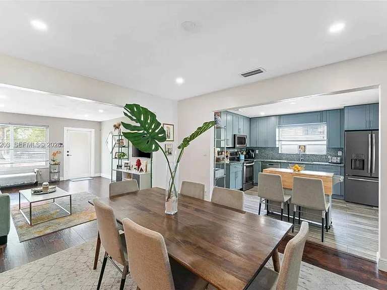 2311 SW 2nd St — Photo 12