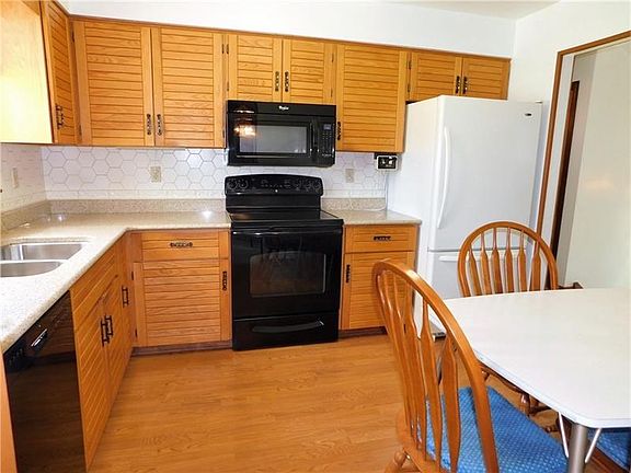 3rd image of 1064 Saybrook Dr