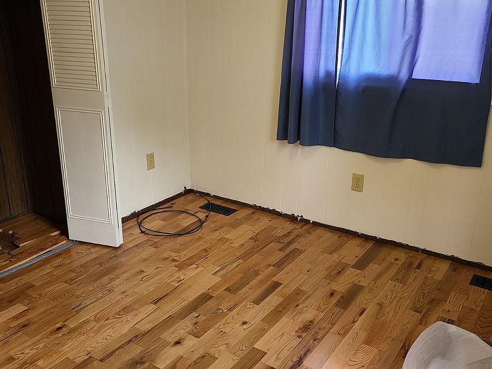 1st image of 743 Carrie St