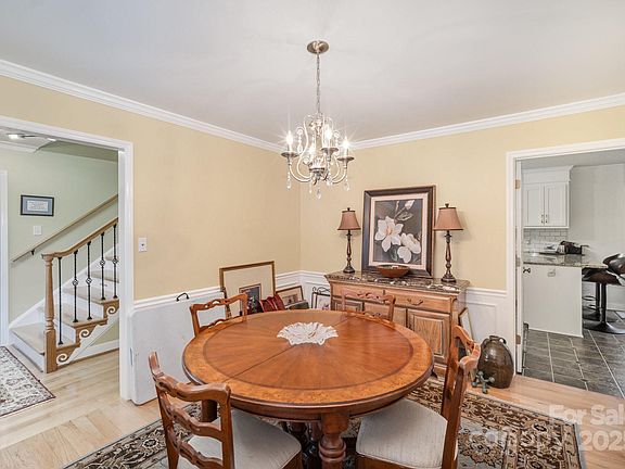 4th image of 907 Paul Revere Ln