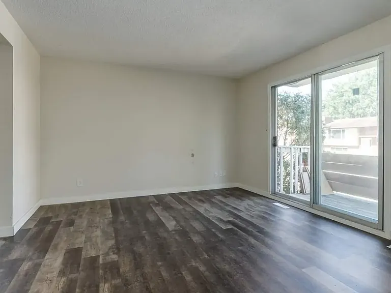 8 Greenbrook Cres E #B — Photo 3