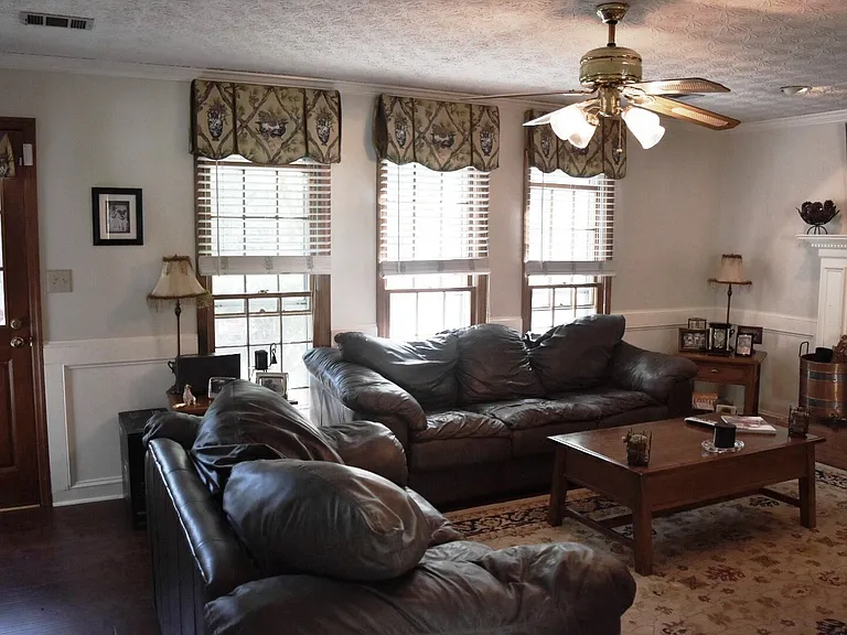 1627 Pine Creek Way — Photo 9