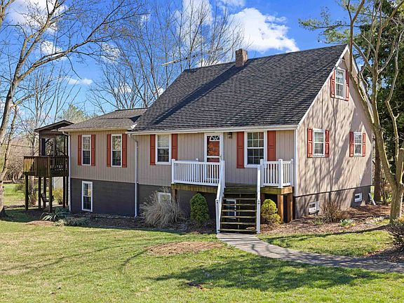2nd image of 1015 Hamlet Dr