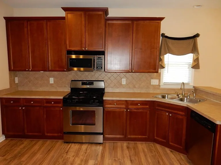 450 Evans Mill Dr — Photo 3