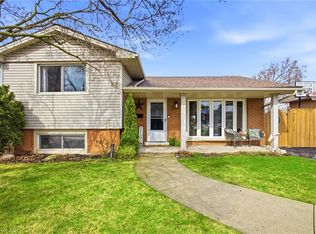 3 Elvia Ct, Hamilton, ON L8G 3W8