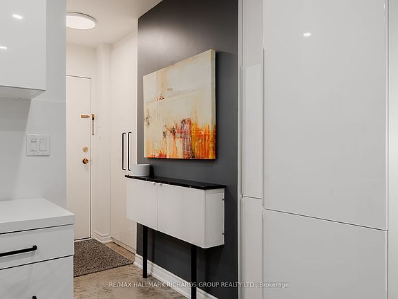 2nd image of 123 Woodbine Ave #121
