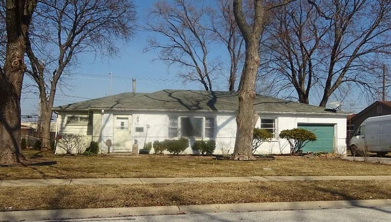 1st image of 32 E Berkley Ln