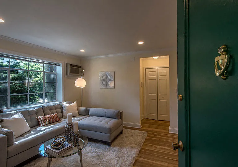 St. Paul Gardens - Apartment Entrance