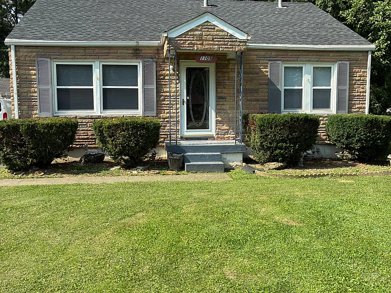 1109 Minor Ln — Photo 1