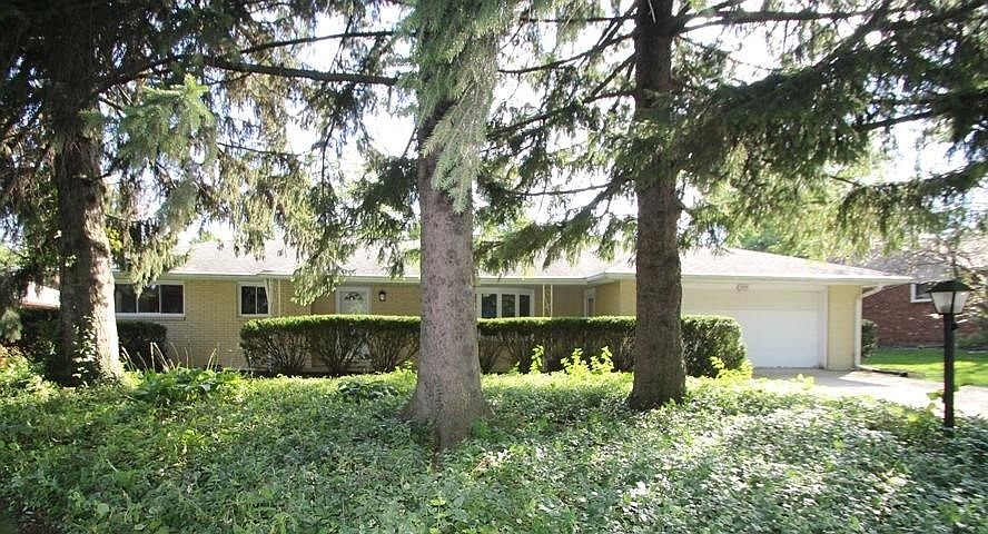 1st image of 2605 W Brook Dr