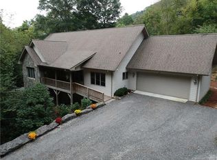 371 Ginseng Hollow Ln, Waynesville, NC 28786