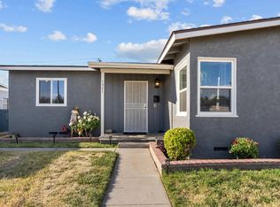 1327 W Ivesbrook St, Lancaster, CA 93534