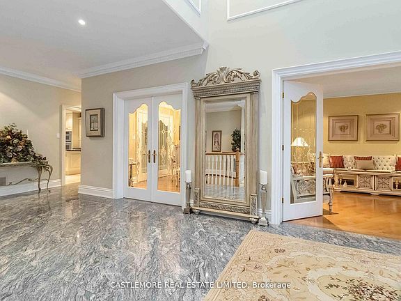 5th image of 2444 Hensall St