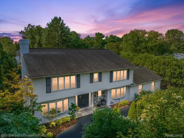 2725 Endsleigh Dr, Bloomfield Hills, MI 48301