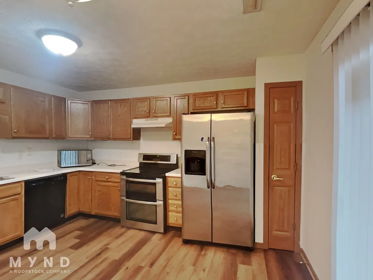 3 bed, 2.0 bath, 1404 sqft, $1,735 — Photo 3