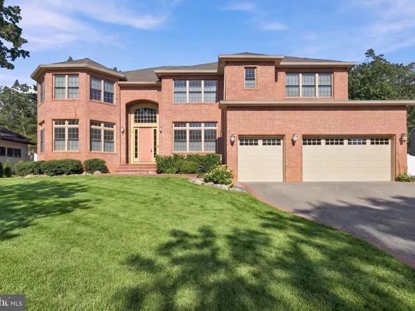16 Bunning Dr, Voorhees, NJ 08043