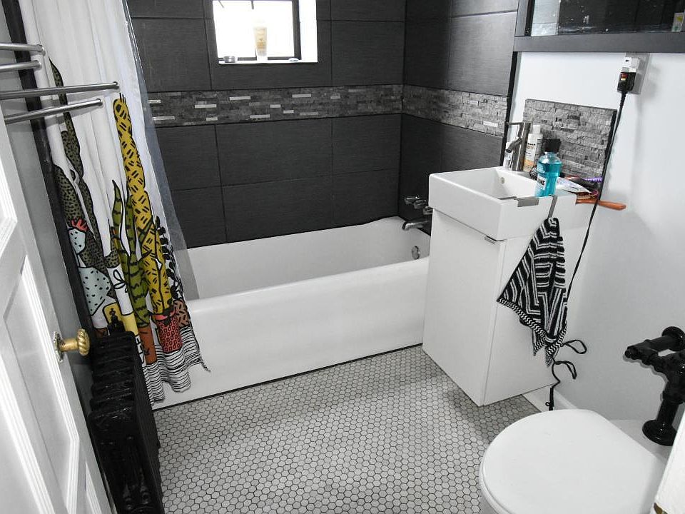 2nd image of 10803 Lake Ave #2