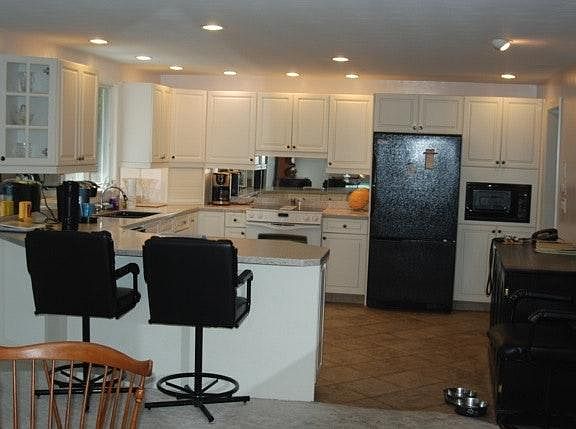 Lovely, fully stocked kitchen