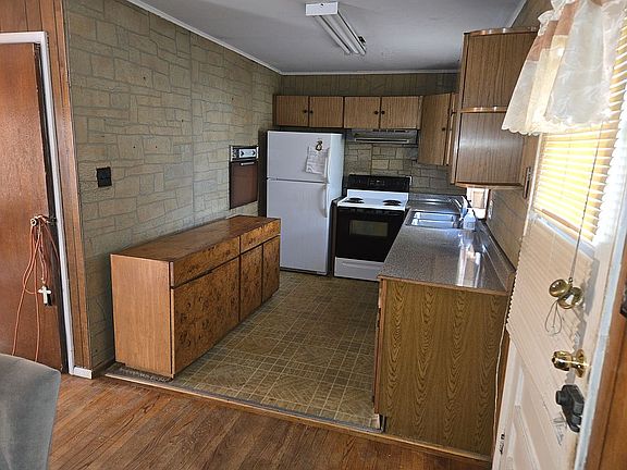 4th image of 8201 Riverside Rd
