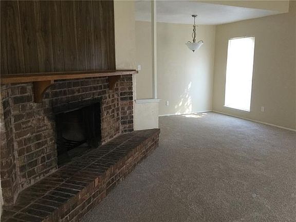 3rd image of 701 Priscilla Ln