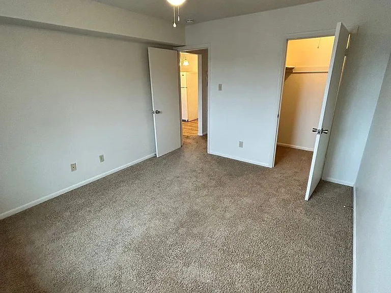 2309 W Broadway — Photo 14