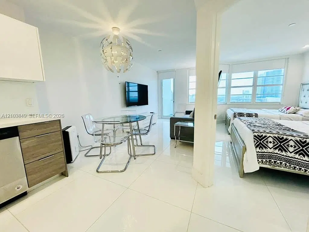 The Decoplage Condo — Photo 2