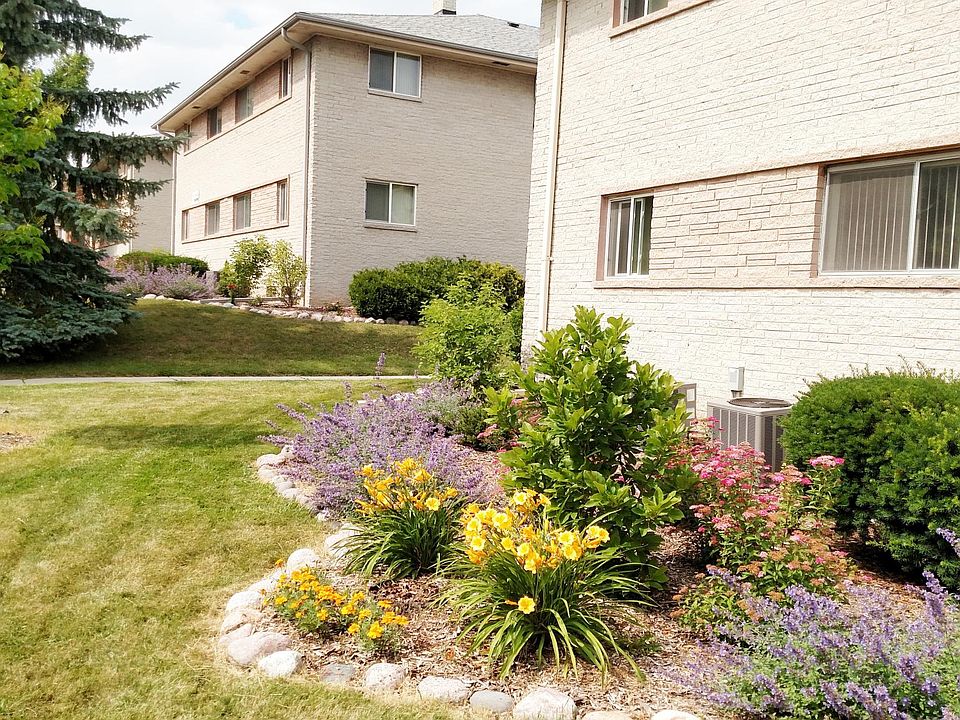 1st image of W169N8916 Hoyt Dr #3