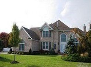 36 Casey Ln, Mount Sinai, NY 11766