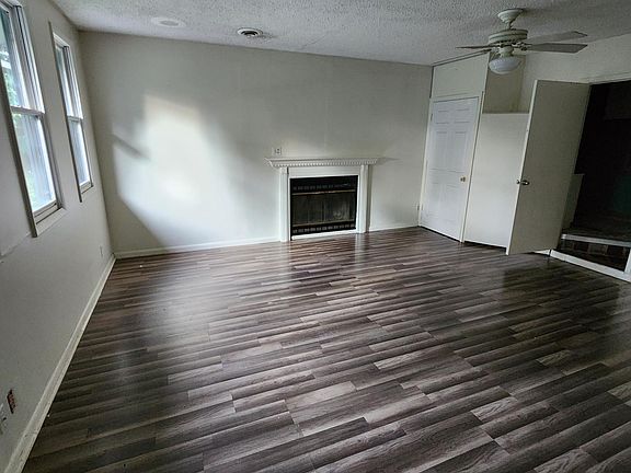 3rd image of 4302 Thornwood Dr