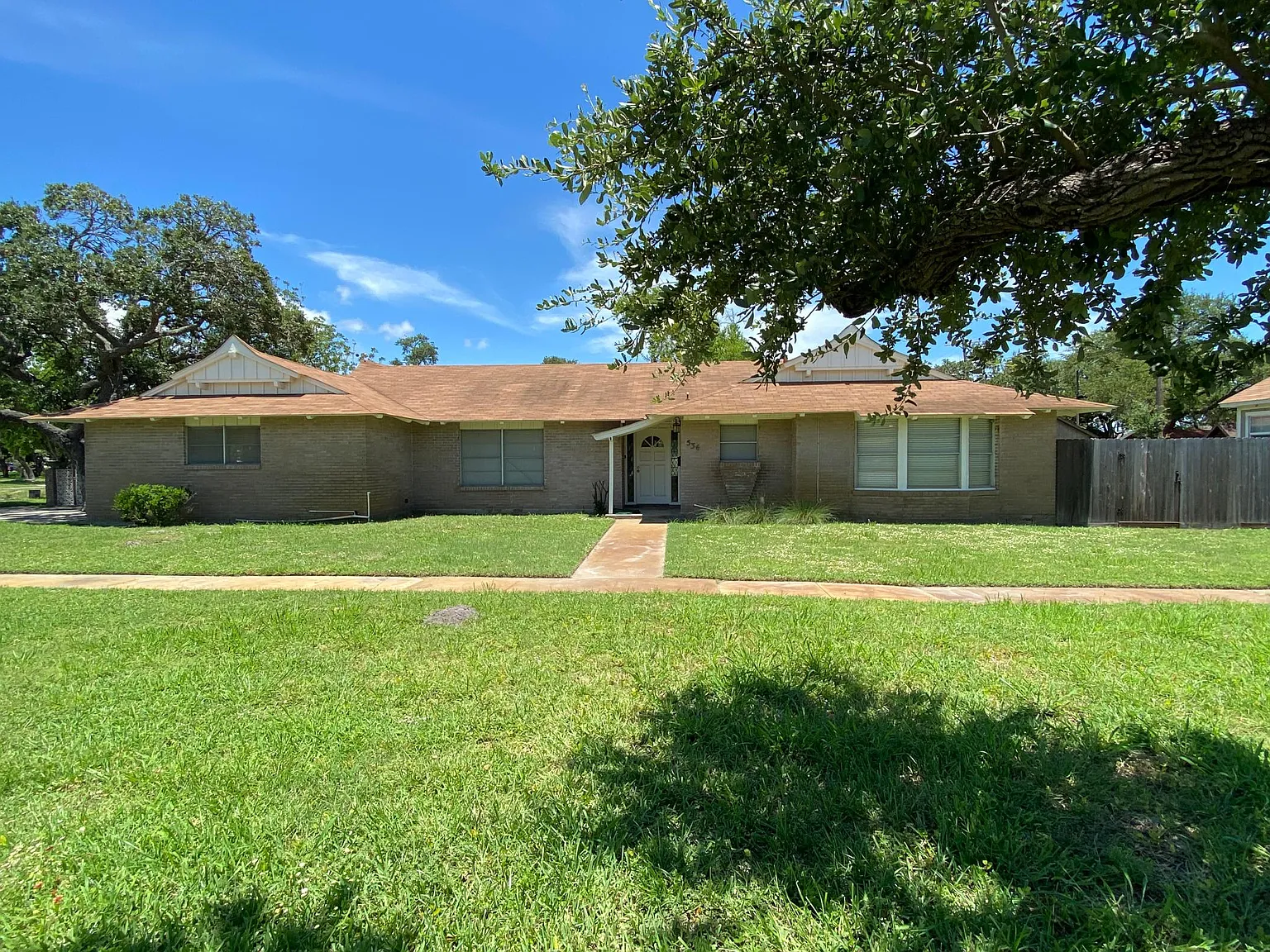 3 bed, 2.5 bath, 2503 sqft, $1,900 — Photo 2