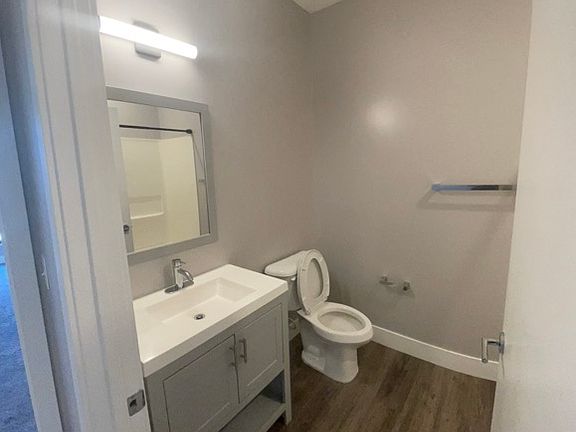 4th image of 1131 Oak St Unit 303