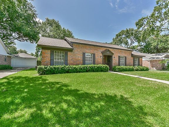 2nd image of 8315 Braesdale Ln