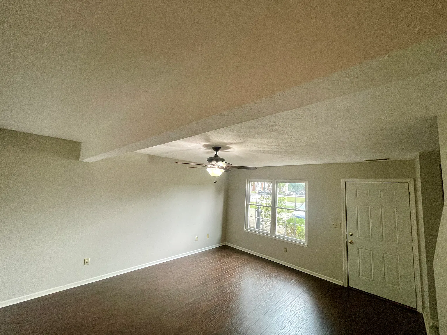 2 bed, 1.5 bath, 957 sqft, $1,000 — Photo 3