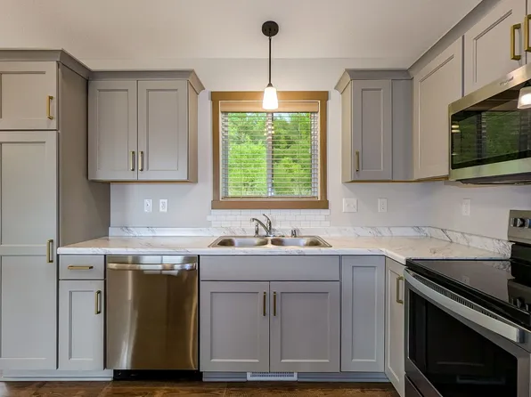 2201 Hadley Hills Dr NE, Rochester, MN 55906