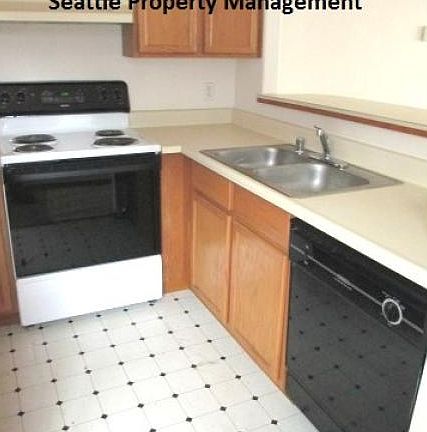 5th image of 6506 5th Ave NE