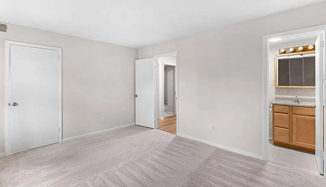 3 bed, 1092 sqft, $3,000 — Photo 4